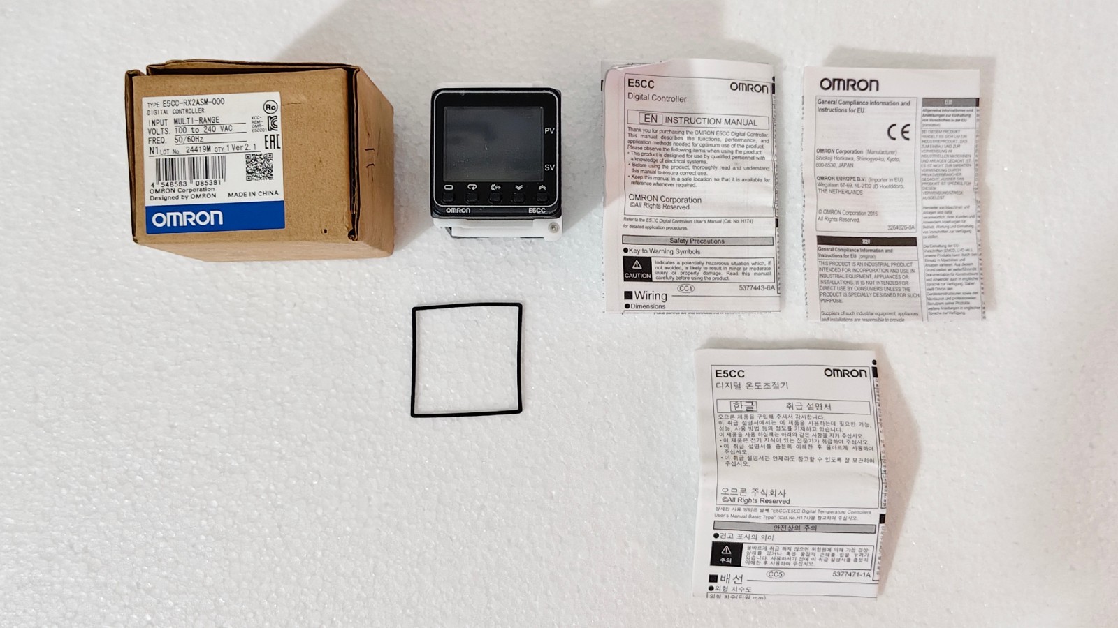 Omron e5cc-rx2asm-000 / E5CC-RX2ASM-000 Temperature Controller